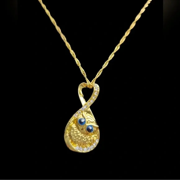 Gorgeous Gold Owl Pendant Necklace - Picture 4 of 10